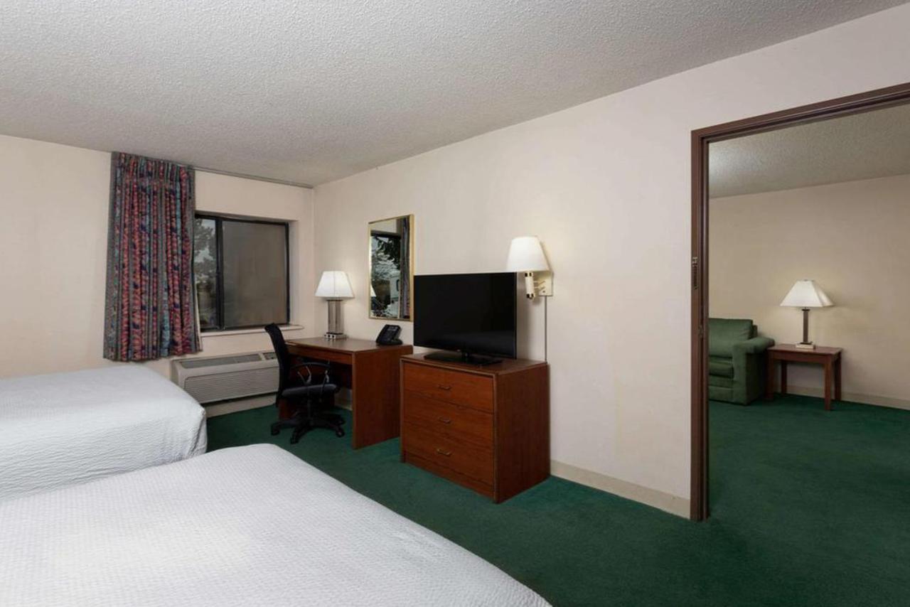 Norwood Inn & Suites Indianapolis East Post Drive Exteriör bild