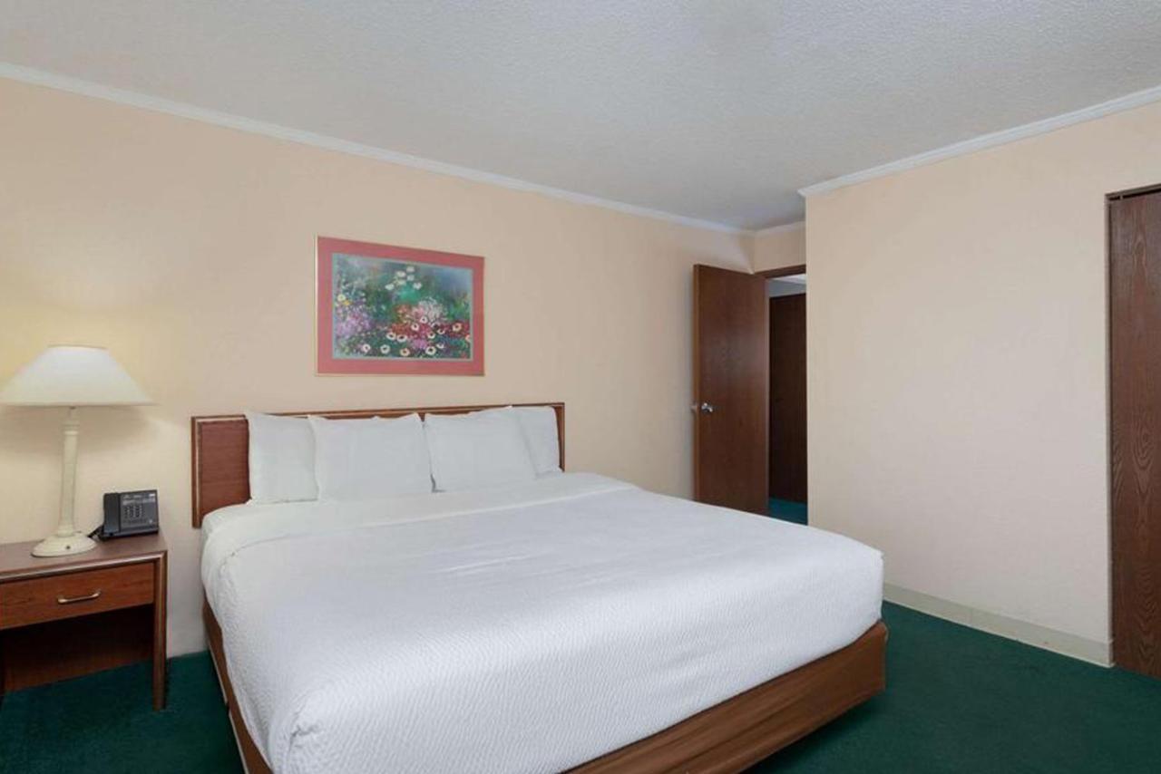 Norwood Inn & Suites Indianapolis East Post Drive Exteriör bild