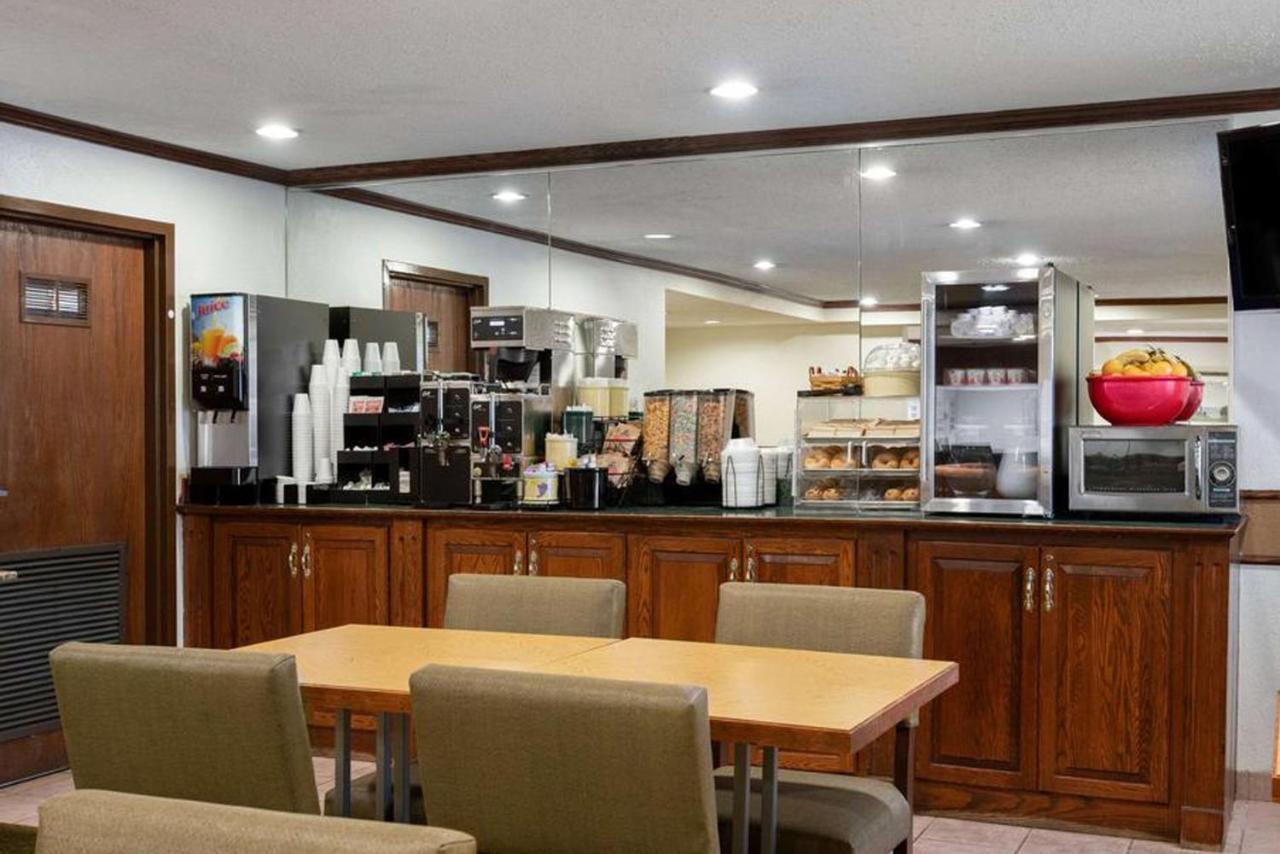 Norwood Inn & Suites Indianapolis East Post Drive Exteriör bild