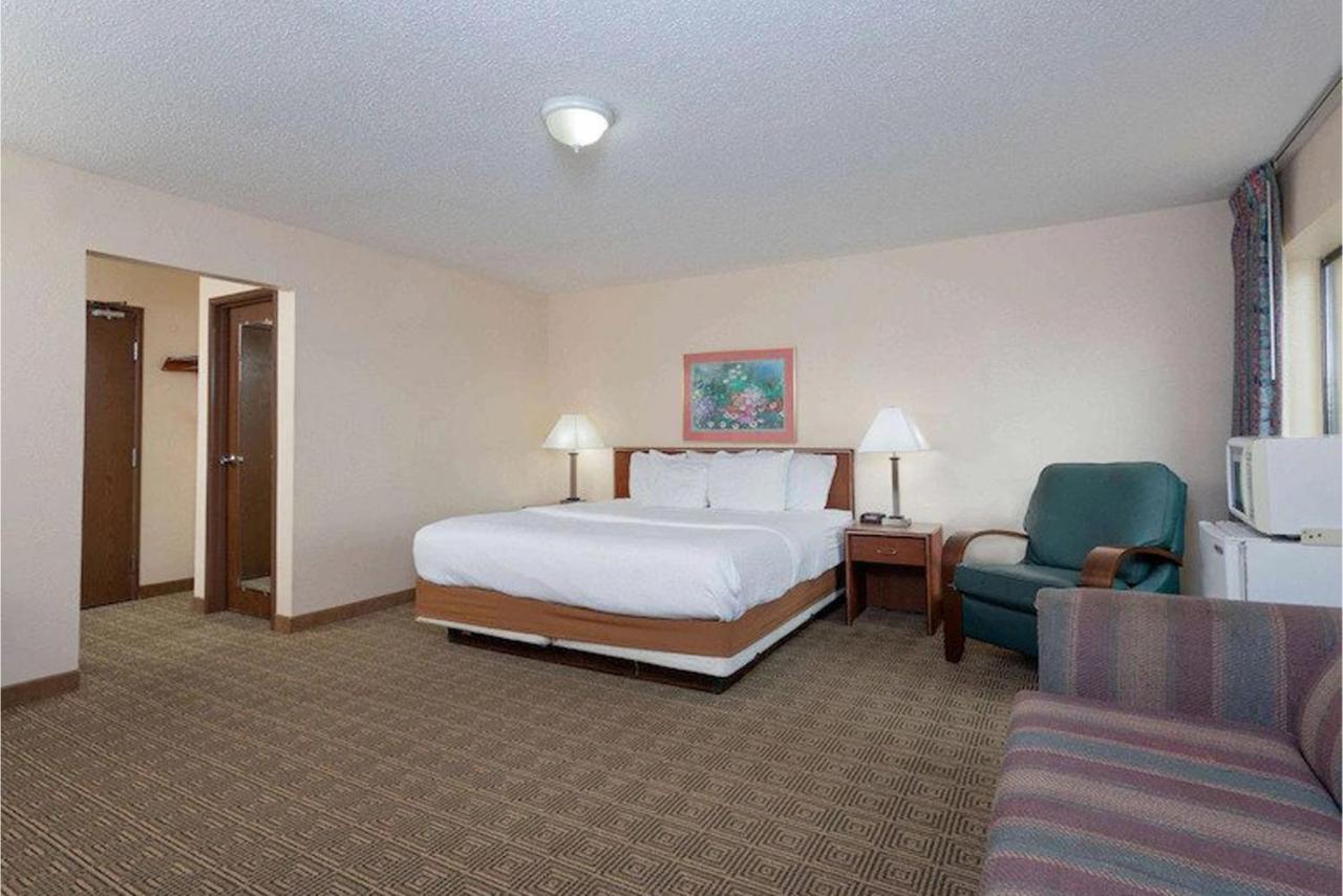 Norwood Inn & Suites Indianapolis East Post Drive Exteriör bild