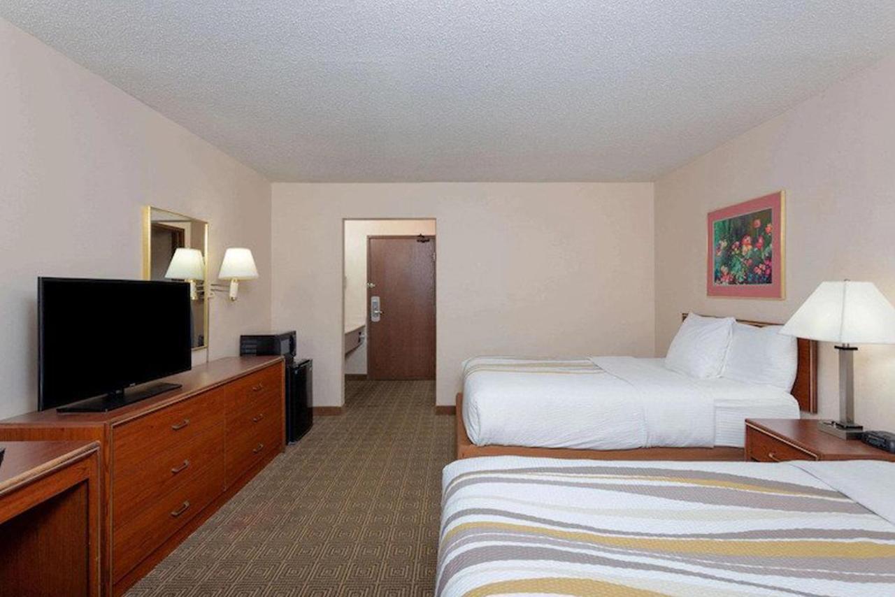 Norwood Inn & Suites Indianapolis East Post Drive Exteriör bild