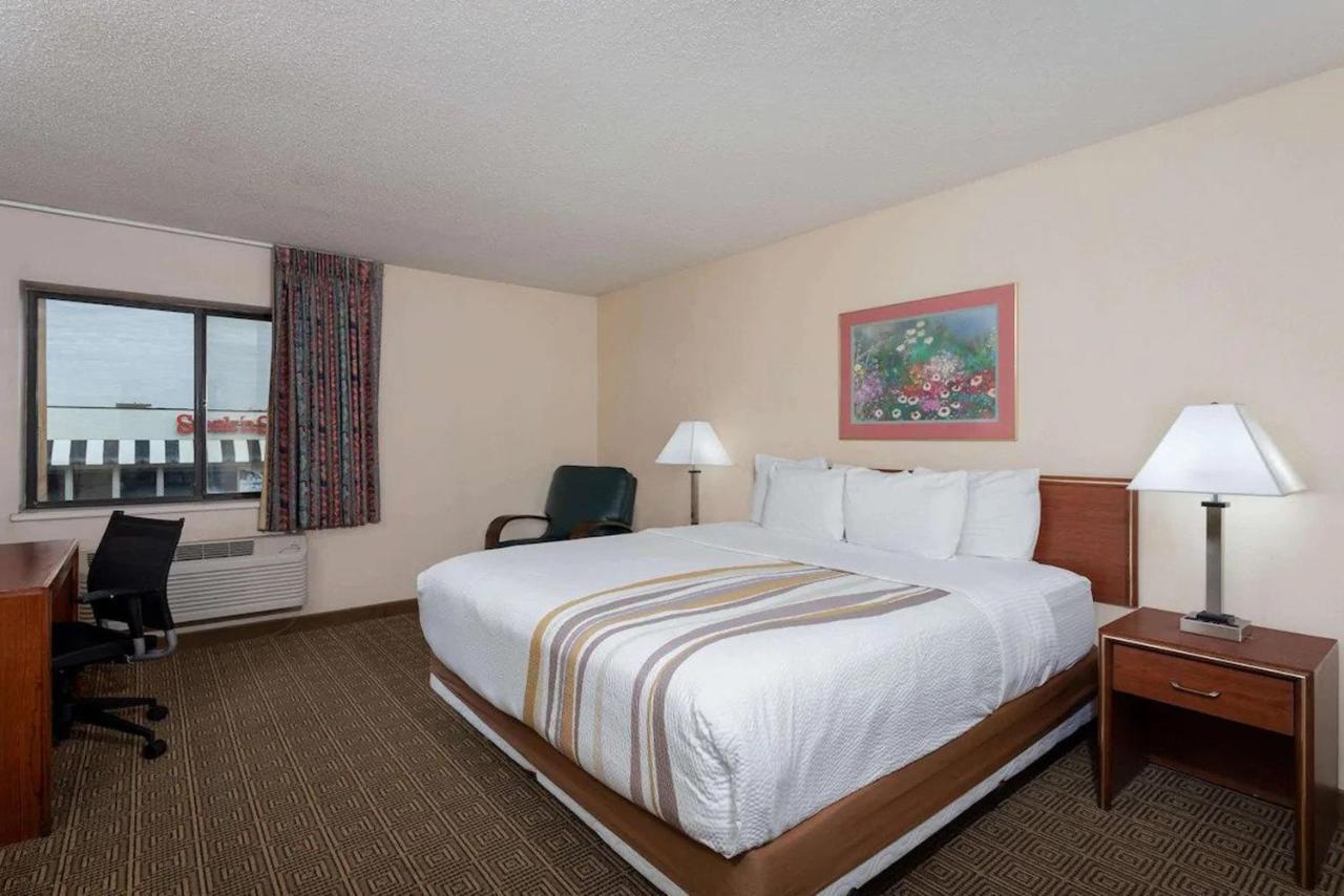 Norwood Inn & Suites Indianapolis East Post Drive Exteriör bild