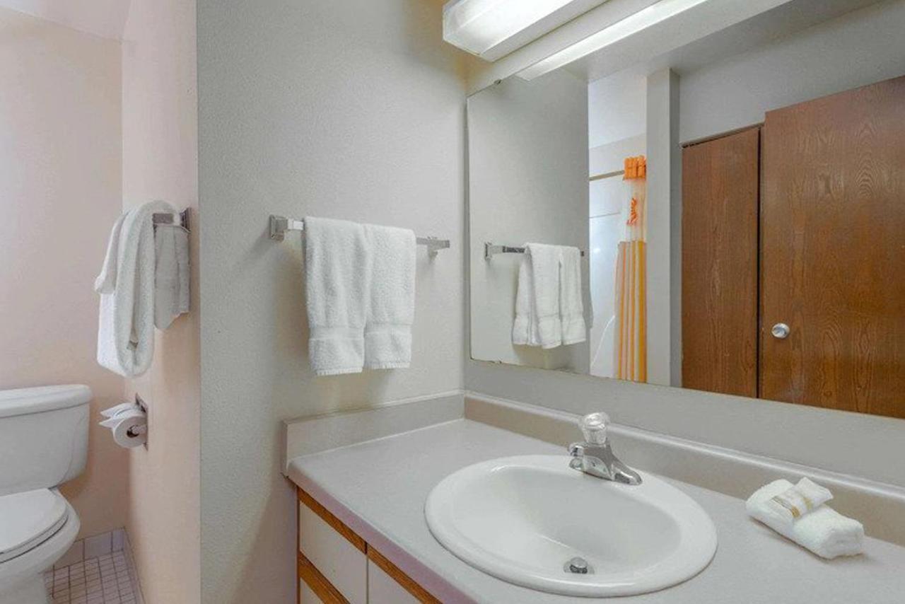 Norwood Inn & Suites Indianapolis East Post Drive Exteriör bild