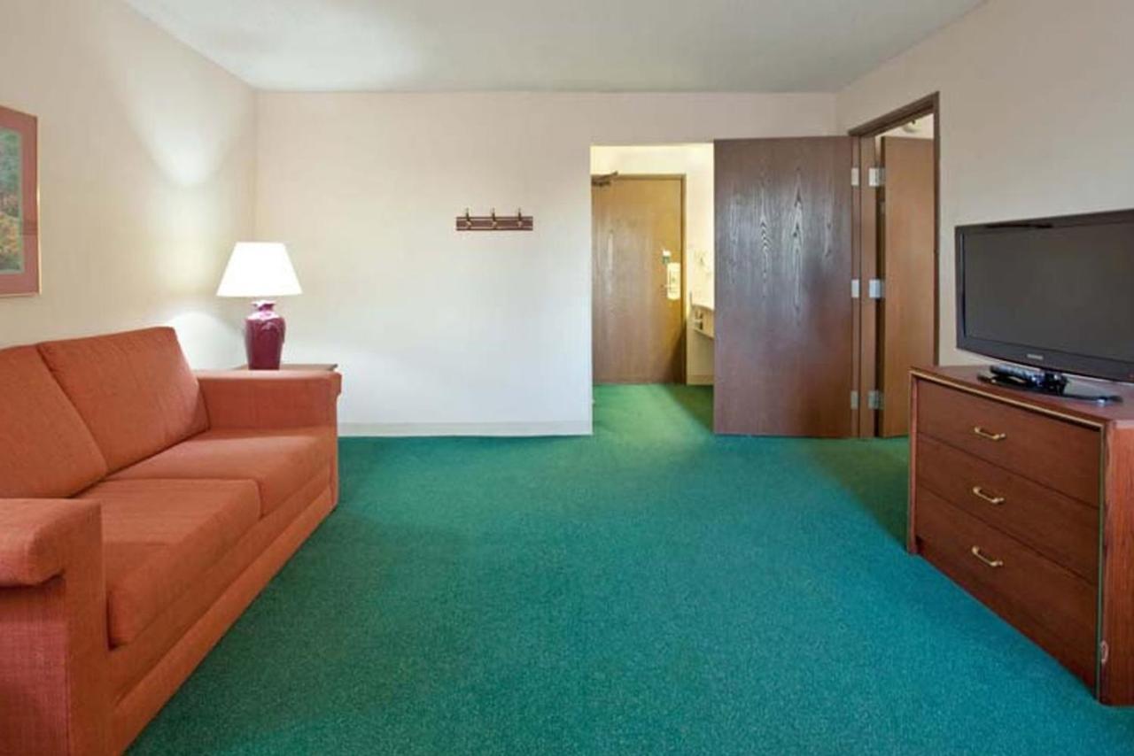 Norwood Inn & Suites Indianapolis East Post Drive Exteriör bild
