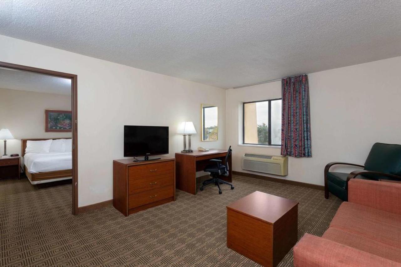 Norwood Inn & Suites Indianapolis East Post Drive Exteriör bild
