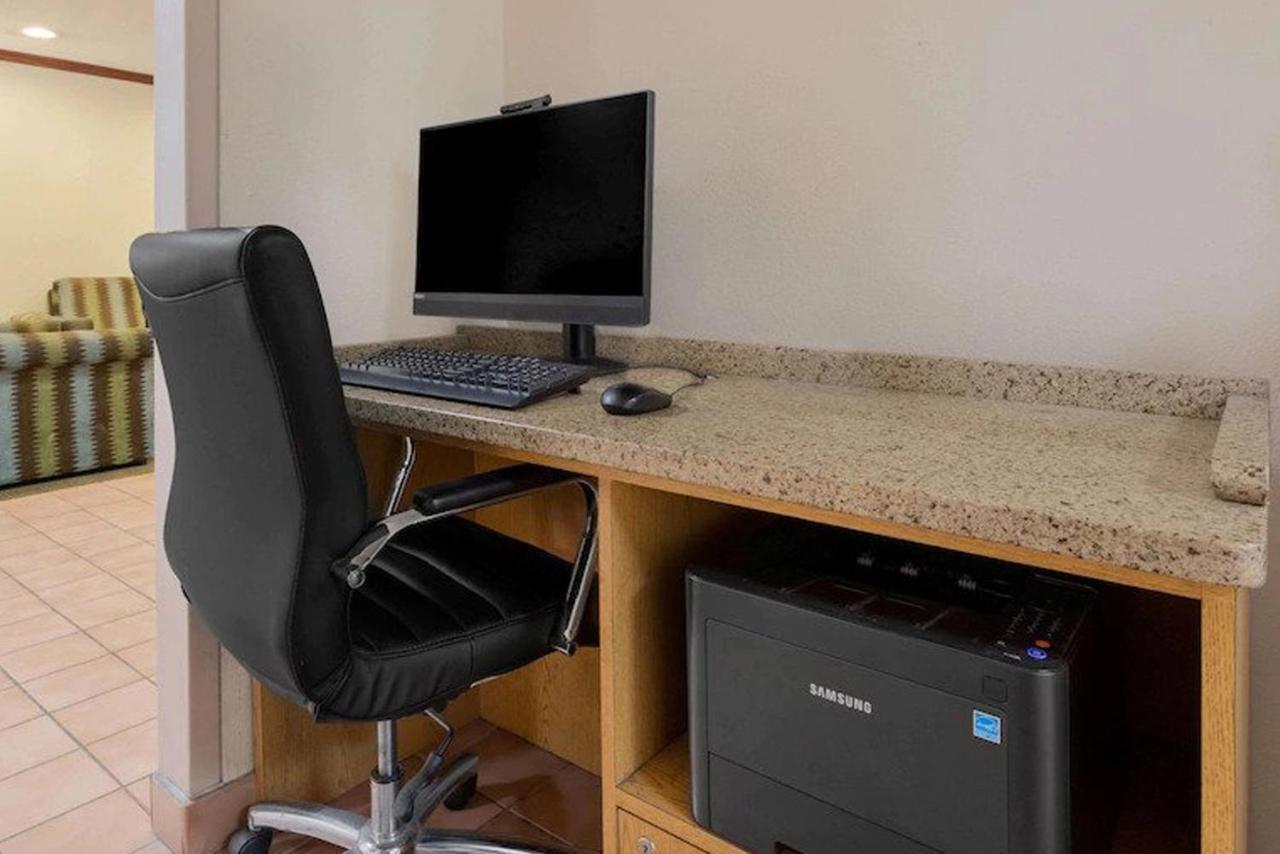 Norwood Inn & Suites Indianapolis East Post Drive Exteriör bild