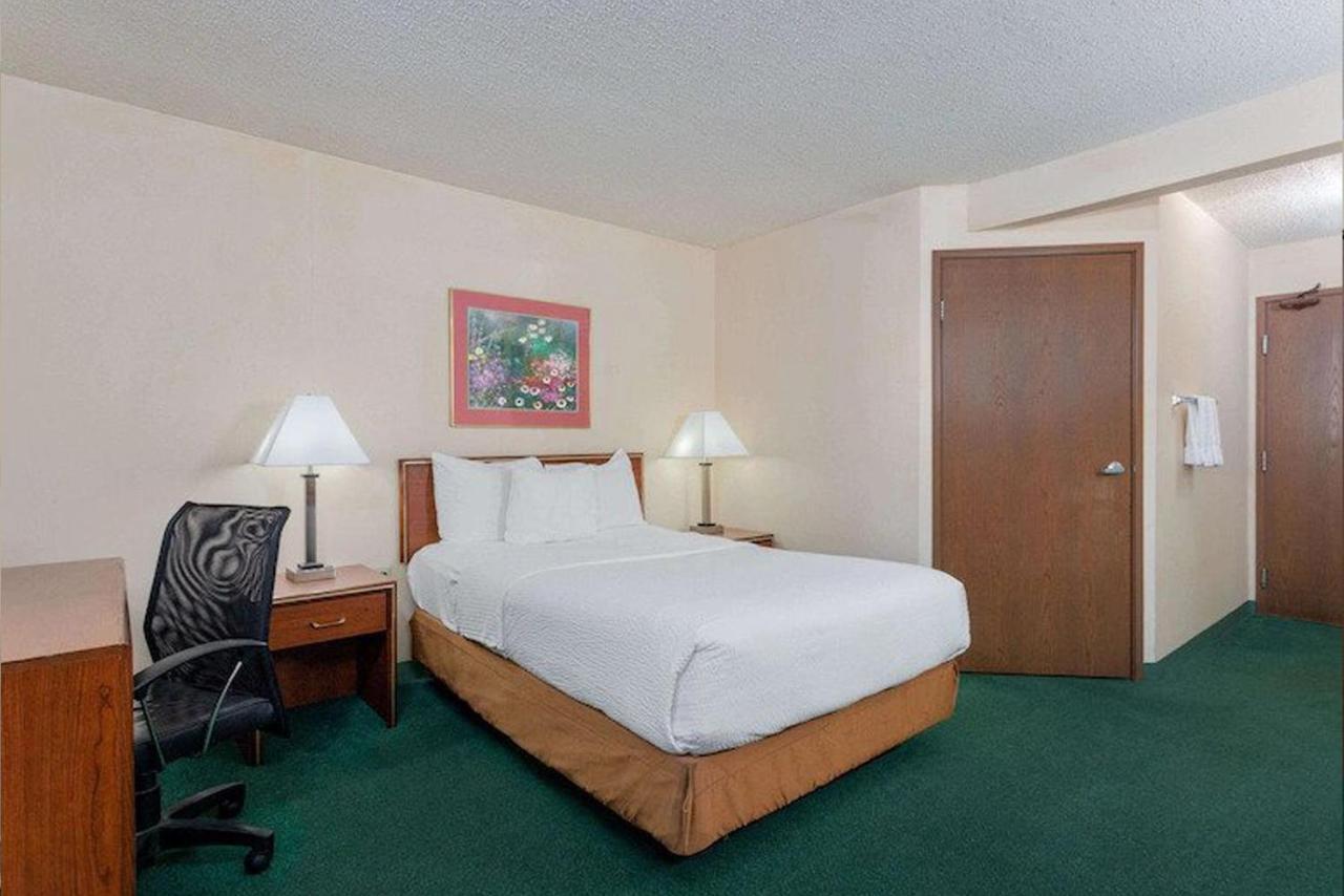 Norwood Inn & Suites Indianapolis East Post Drive Exteriör bild