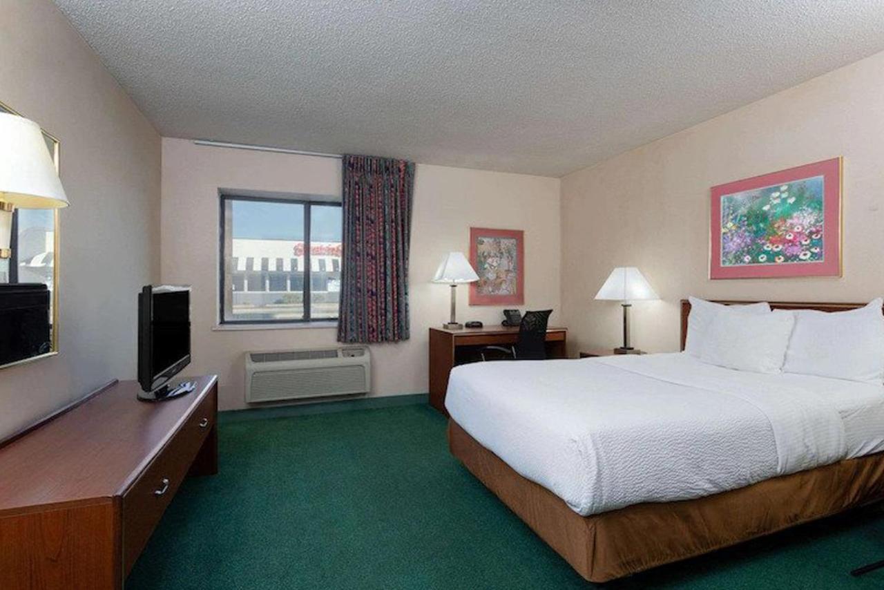 Norwood Inn & Suites Indianapolis East Post Drive Exteriör bild
